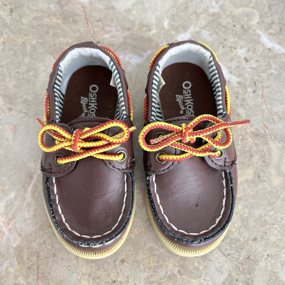 OshKosh toddler boat shoes
